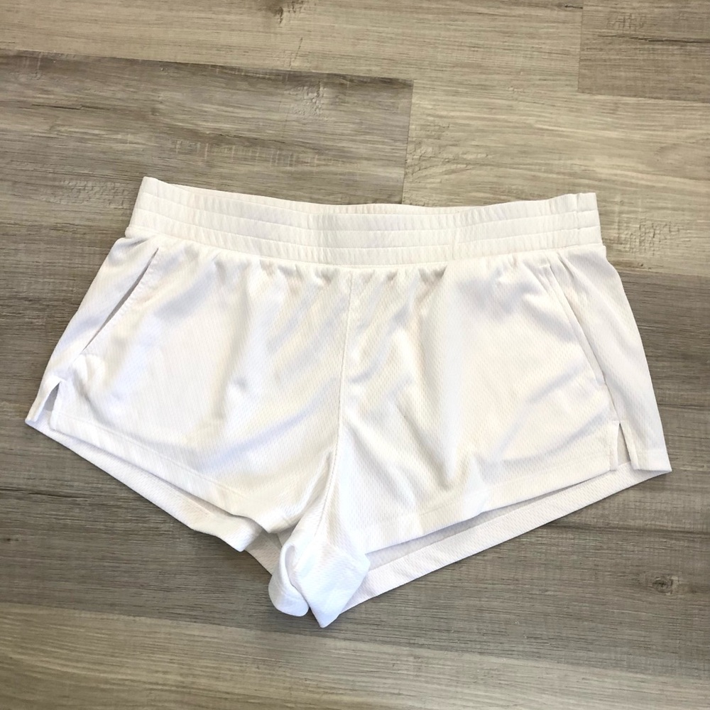 GAP Women's Classic White Athletic Shorts